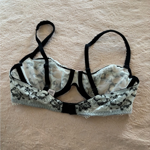 Victoria’s Secret Body By Victoria Unlined Demi Bra 34B - Picture 4 of 9